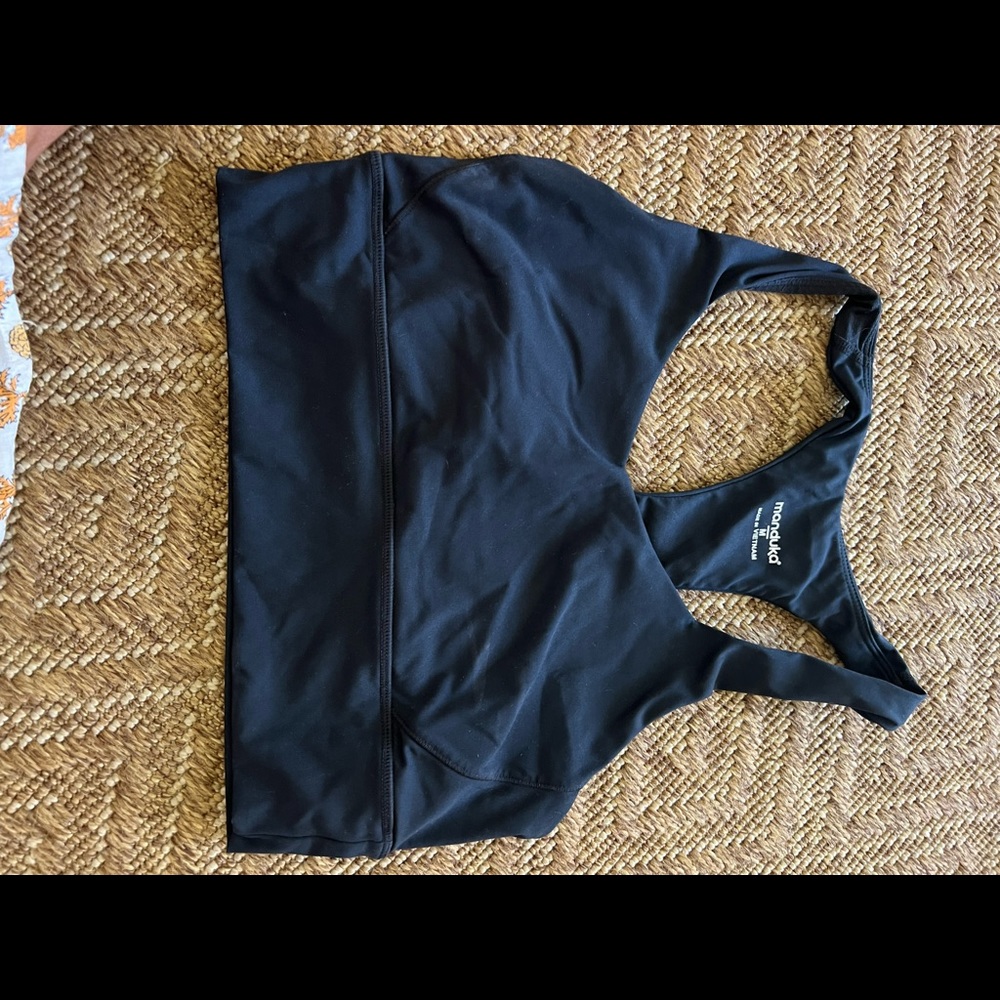 Manduka sports bra size medium. Perfect shape. Navy